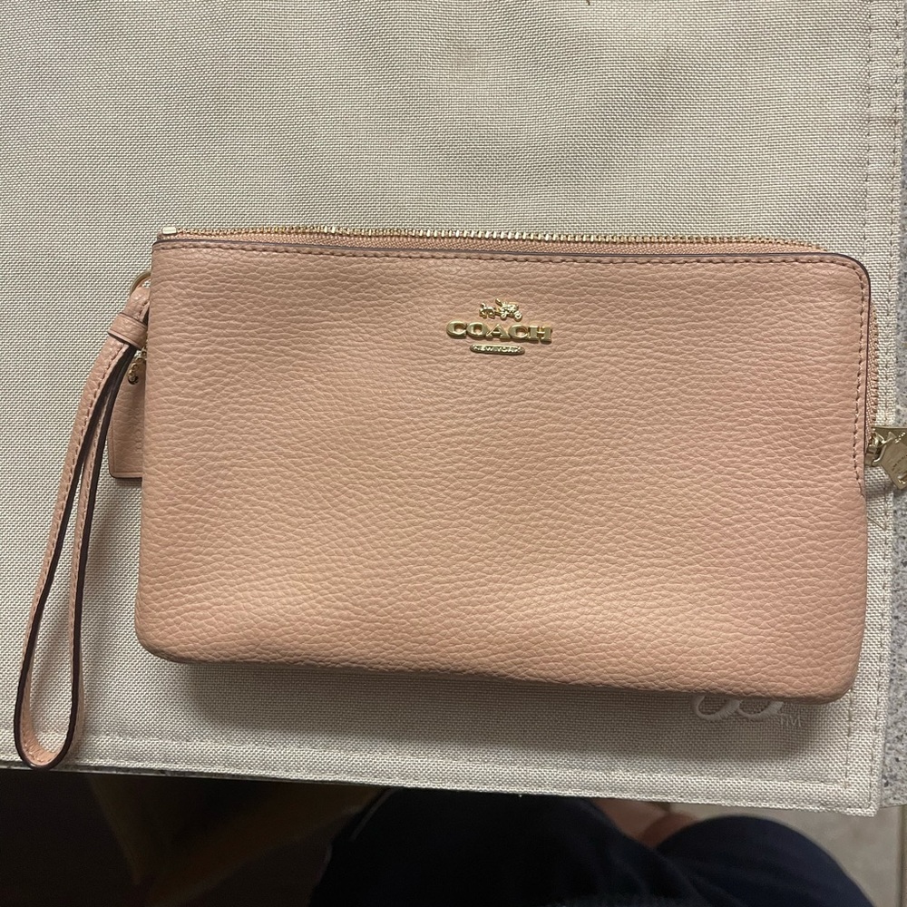 COACH wristlet/wallet. Excellent condition.